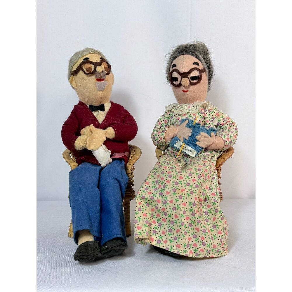 VTG Stuart Mr Mrs Social Security Retired Dolls Sitting Chairs Pair Lot of 2 EUC